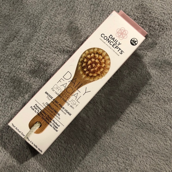 Daily Concepts Facial Dry Brush - Picture 5 of 5